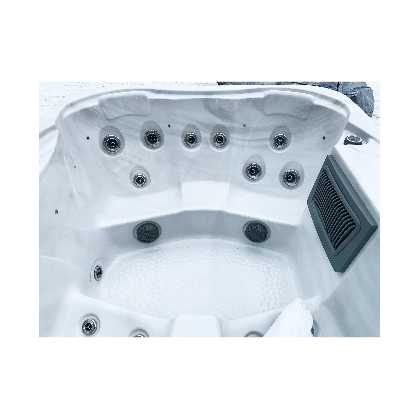 Aurora Hot tub